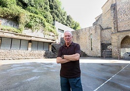 Miguel Martín posa en la Plaza de la Trinidad.