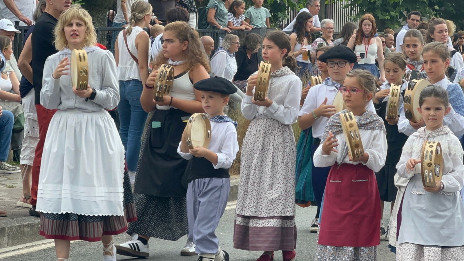 Alegría y tradición en Baztandarren Biltzarra