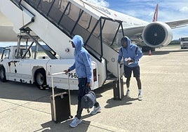 Los jugadores, a su llegada a Japón.