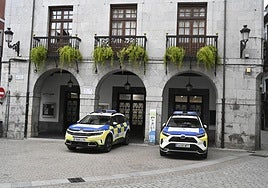 Coches de la Policía Local en Azpeitia.