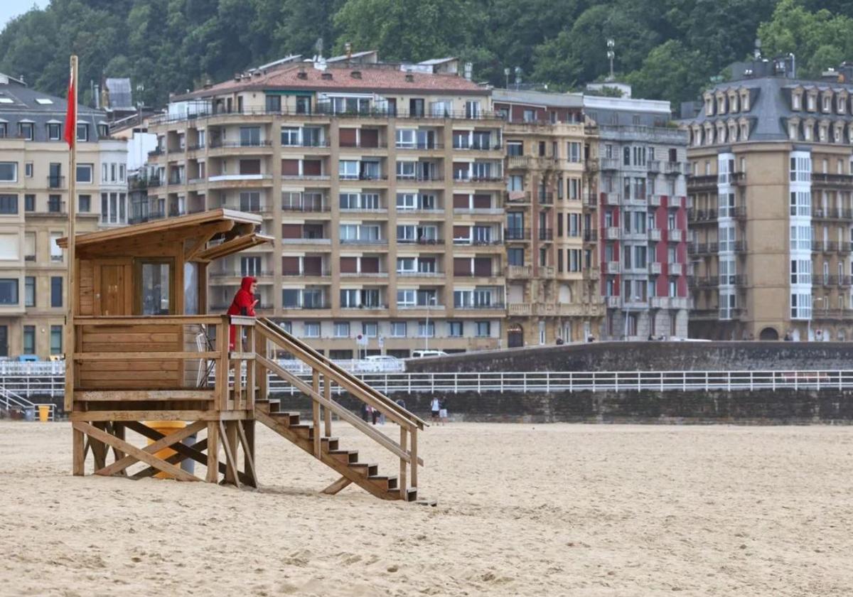 ELA interpone una demanda por el despido de un delegado sindical del servicio de socorristas de Donostia