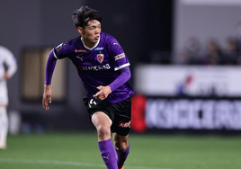 Kazunari Kita durante un partido con el Kyoto Sanga FC.
