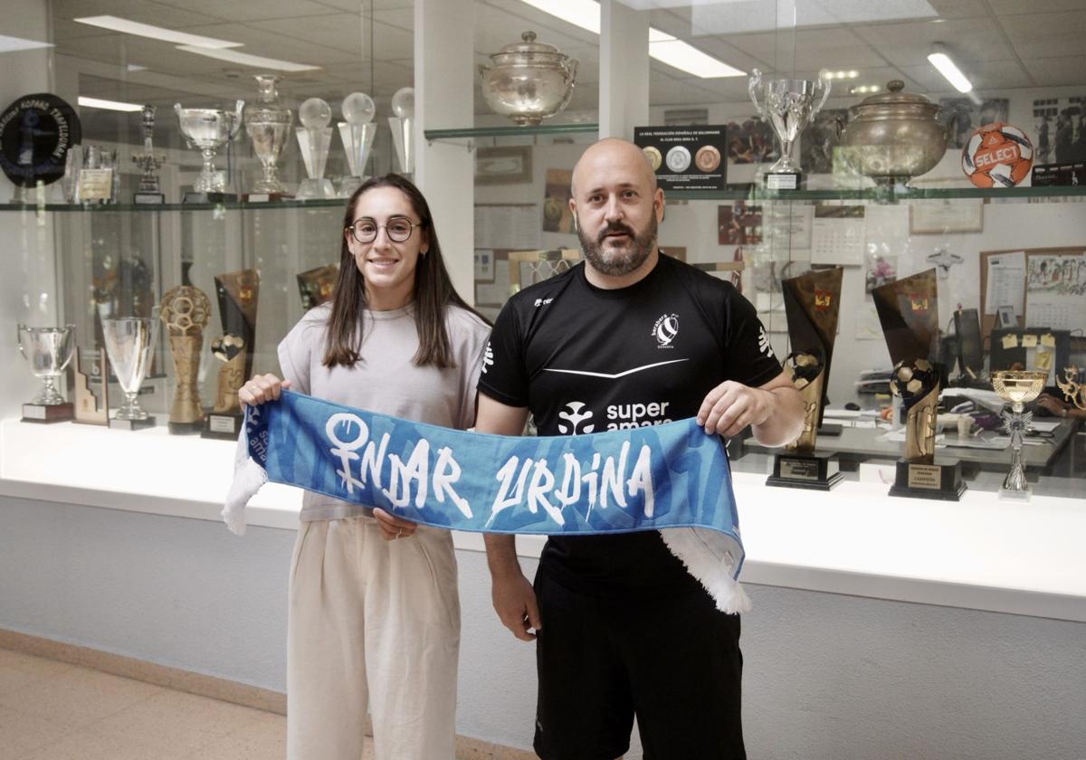 Presentación de Elena Amores como nueva jugadora del Bera Bera