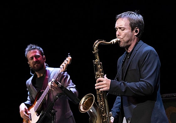 Un momento del concierto de J. Fox, junto con Juanfe Pérez este miércoles en el Victoria Eugenia.