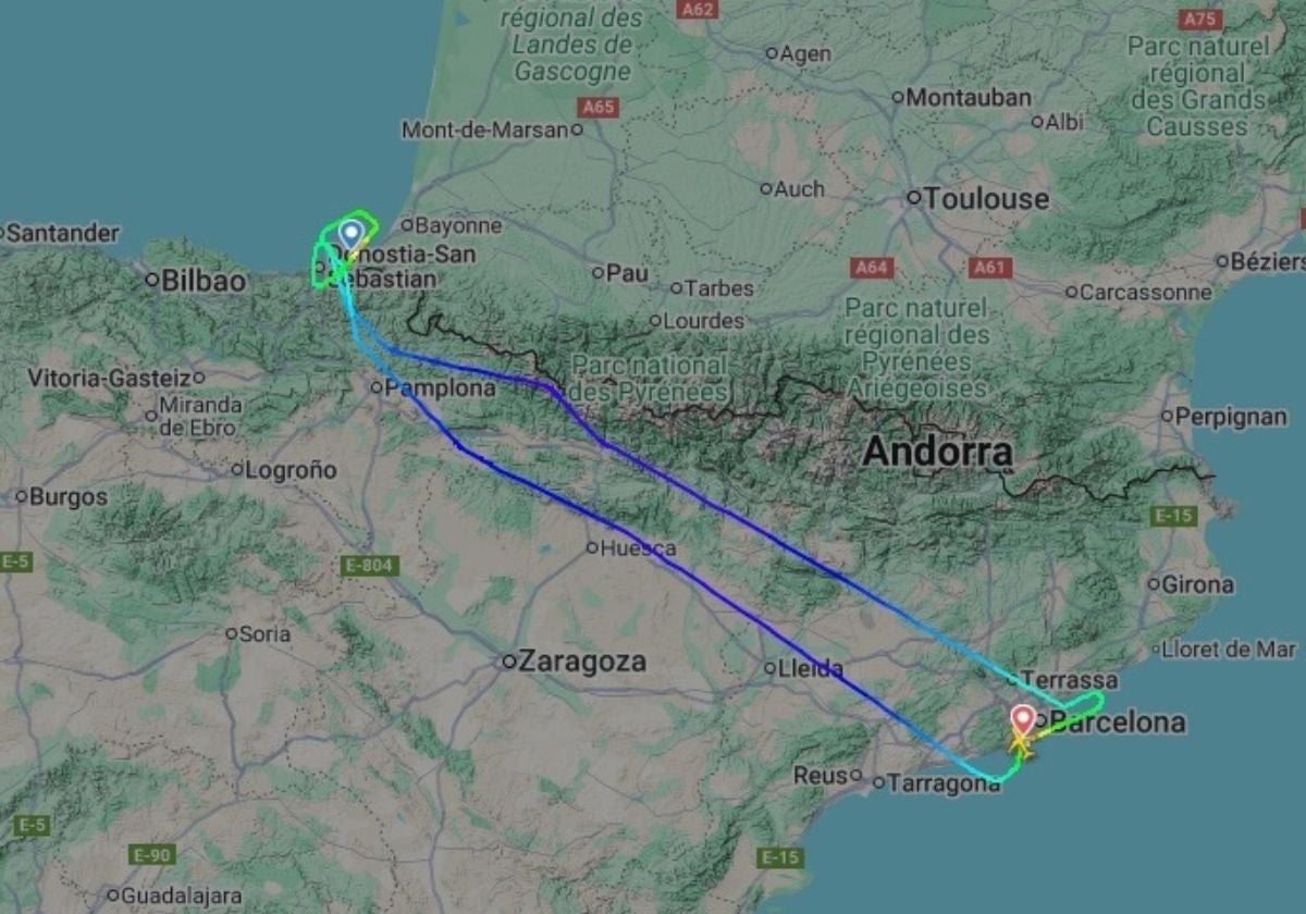 Un mapa del increíble trayecto del avión, que ha dado varias vueltas sobre el territorio hasta volver nuevamente a su punto de origen.