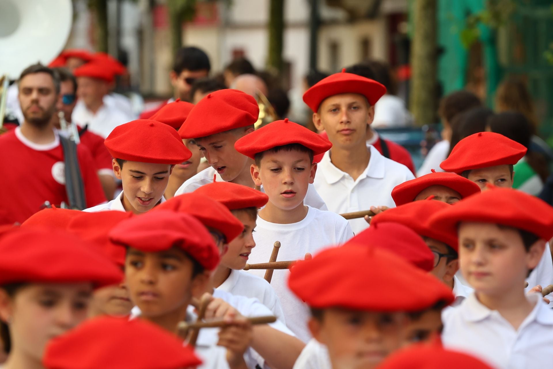 Tamborrada infantil y de veteranos en Irun