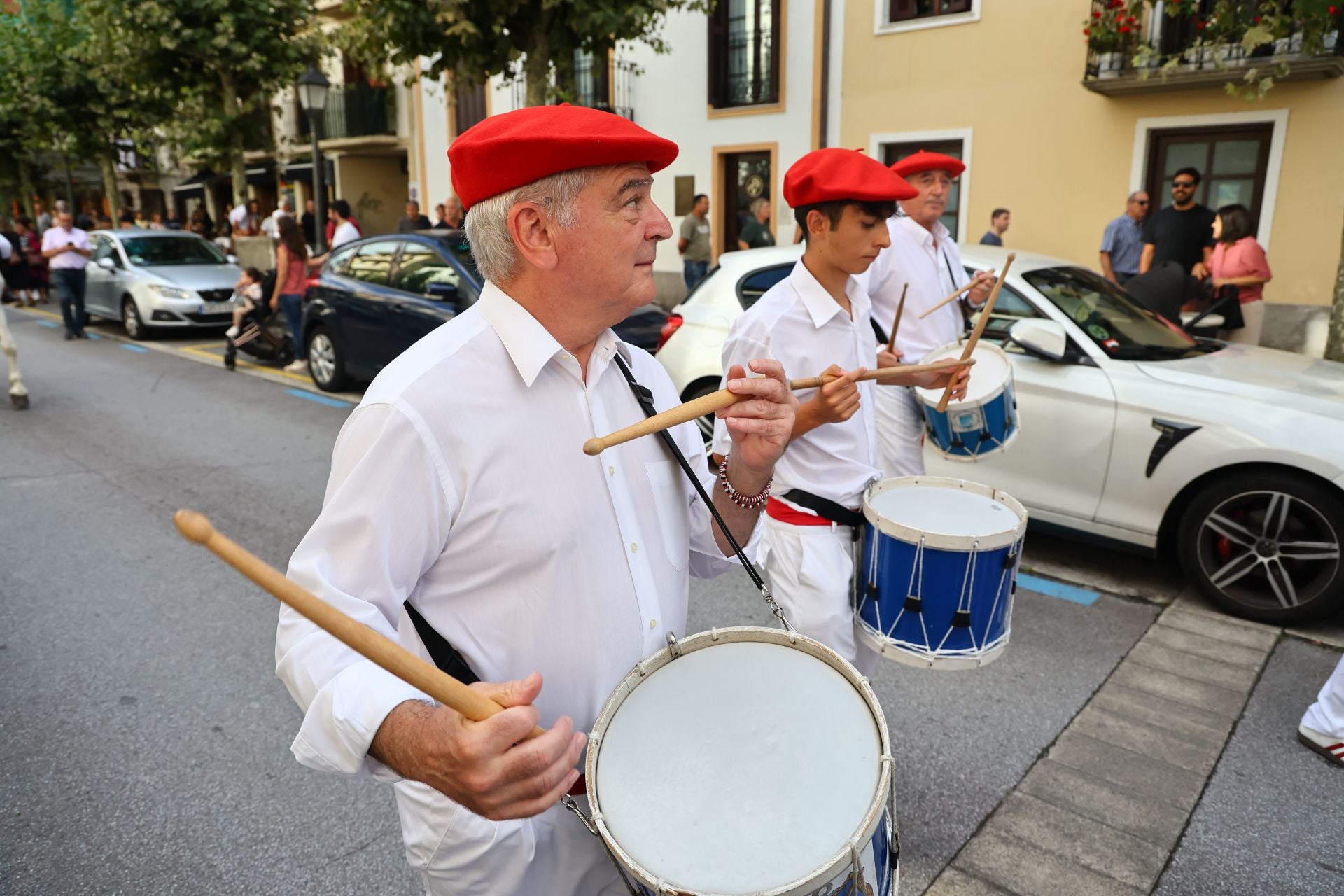 Tamborrada infantil y de veteranos en Irun