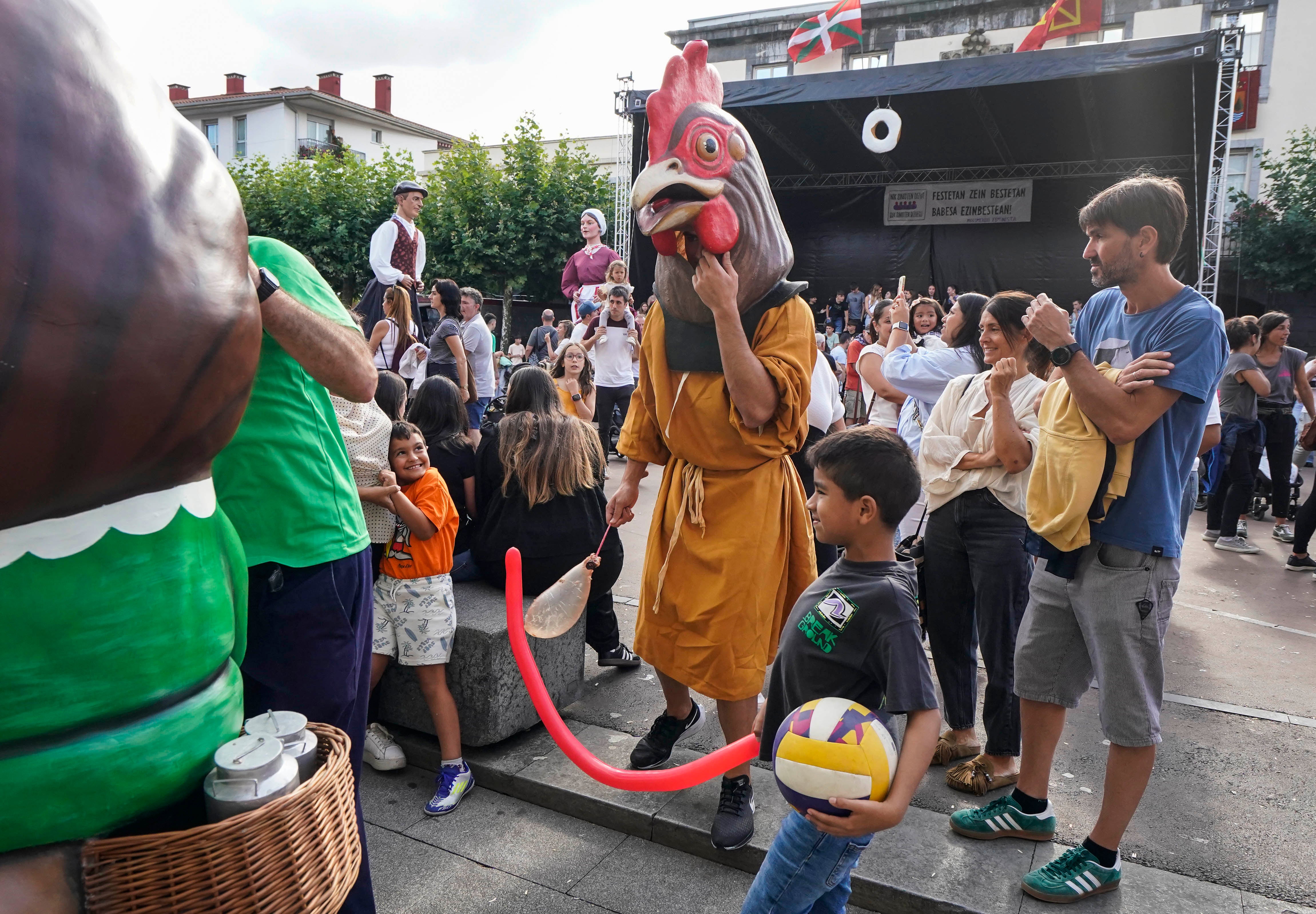 Villabona comienza las fiestas de Santiago con el txupinazo