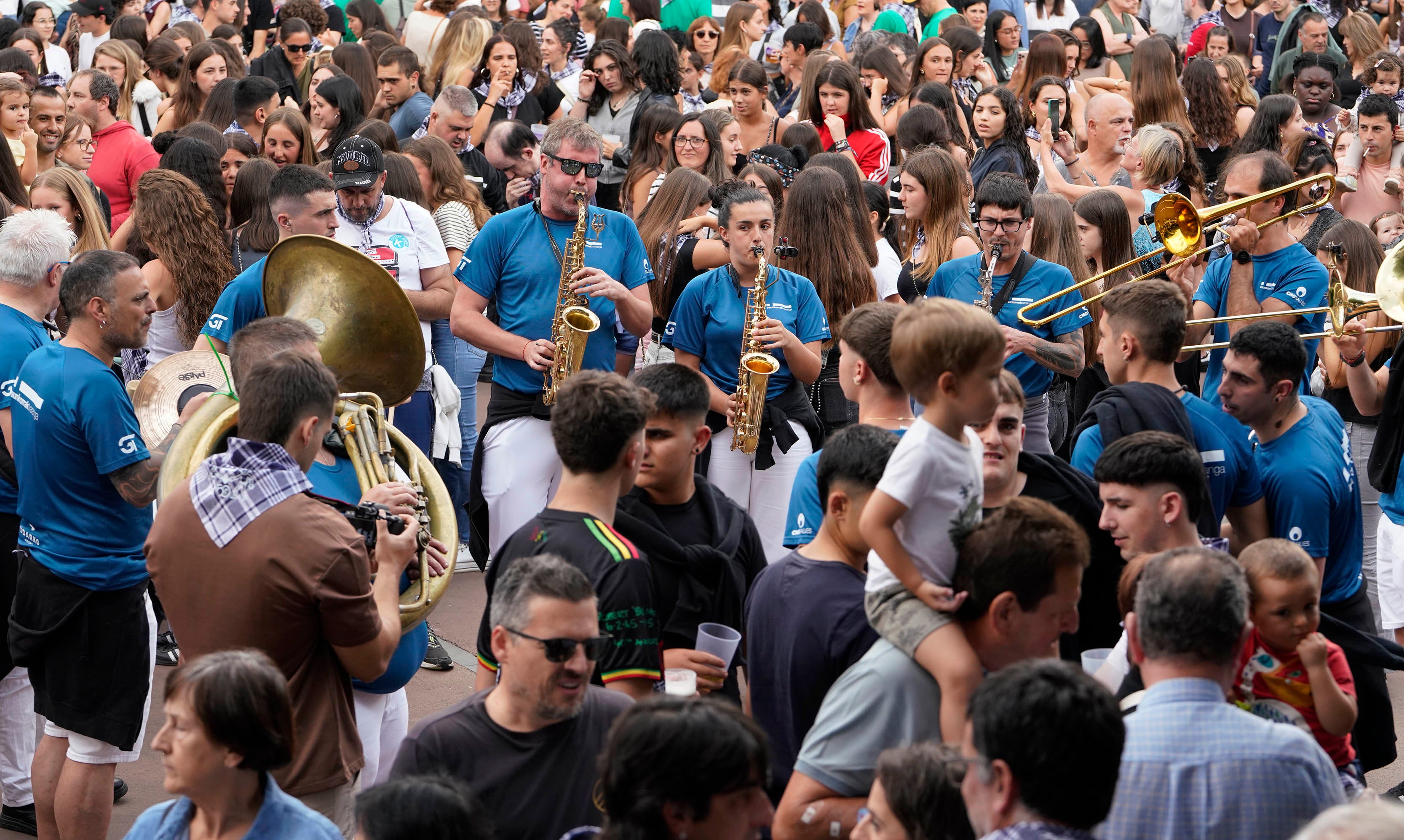 Villabona comienza las fiestas de Santiago con el txupinazo