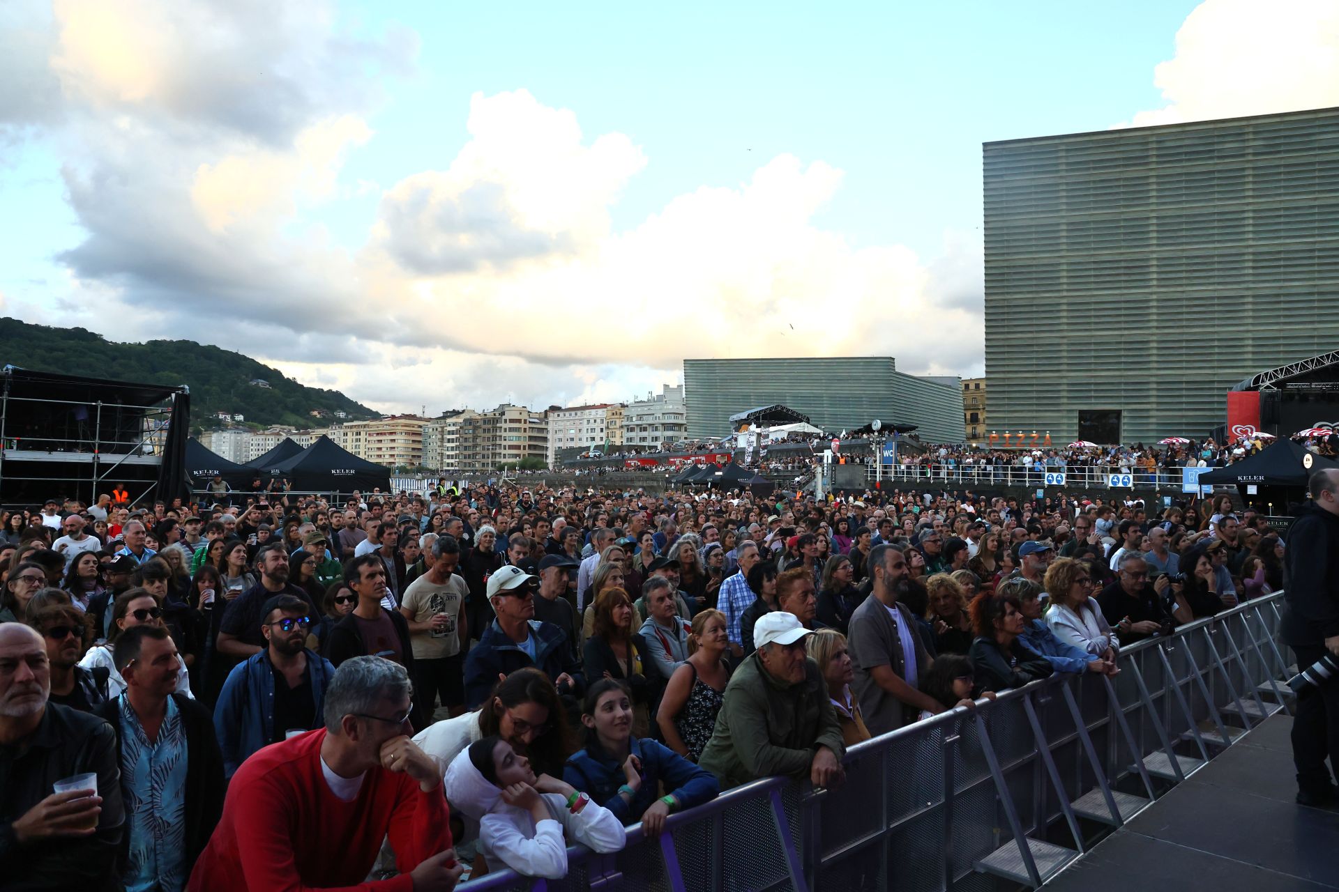 Concierto de Anari en la Zurriola