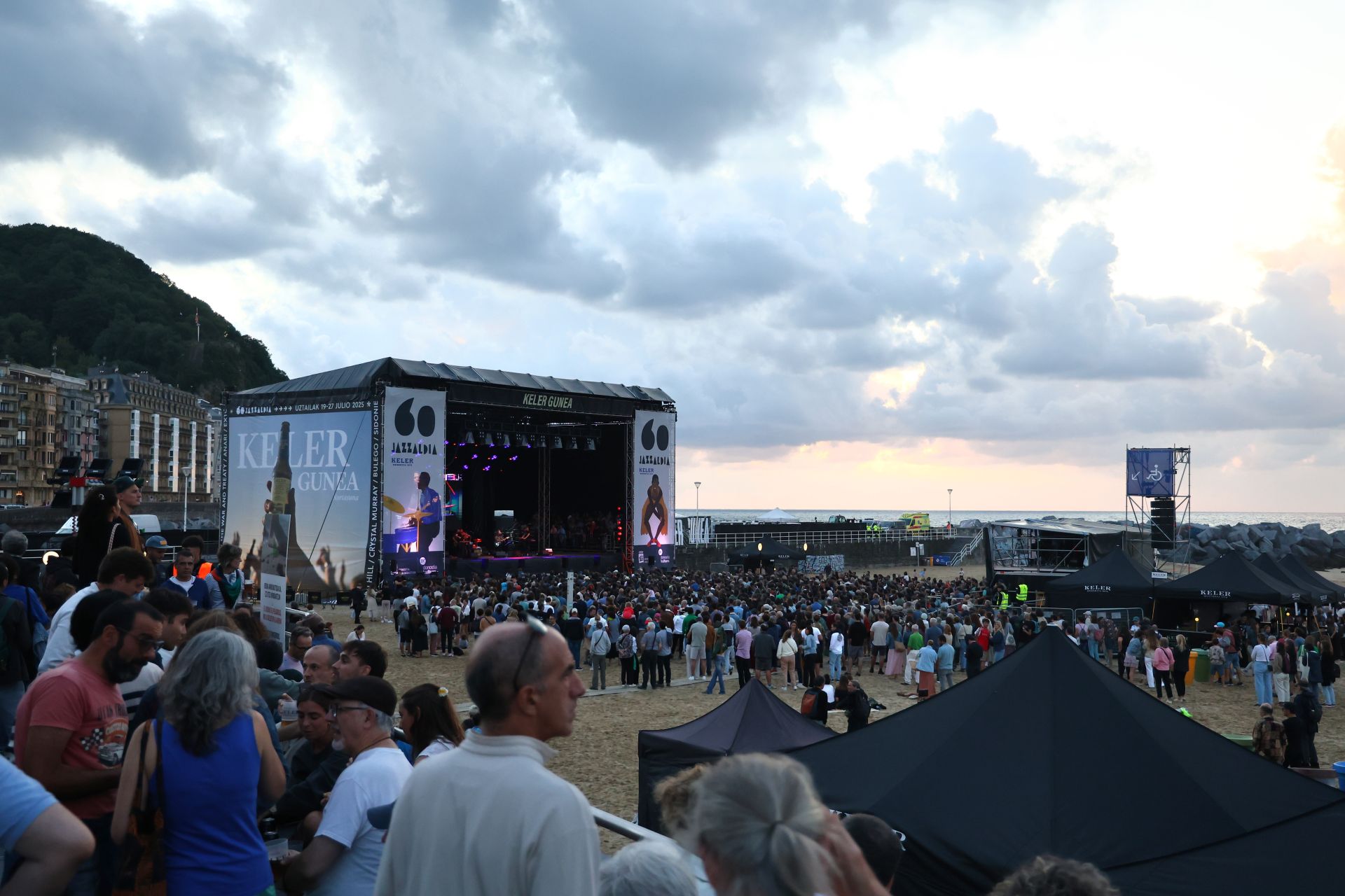 Concierto de Anari en la Zurriola