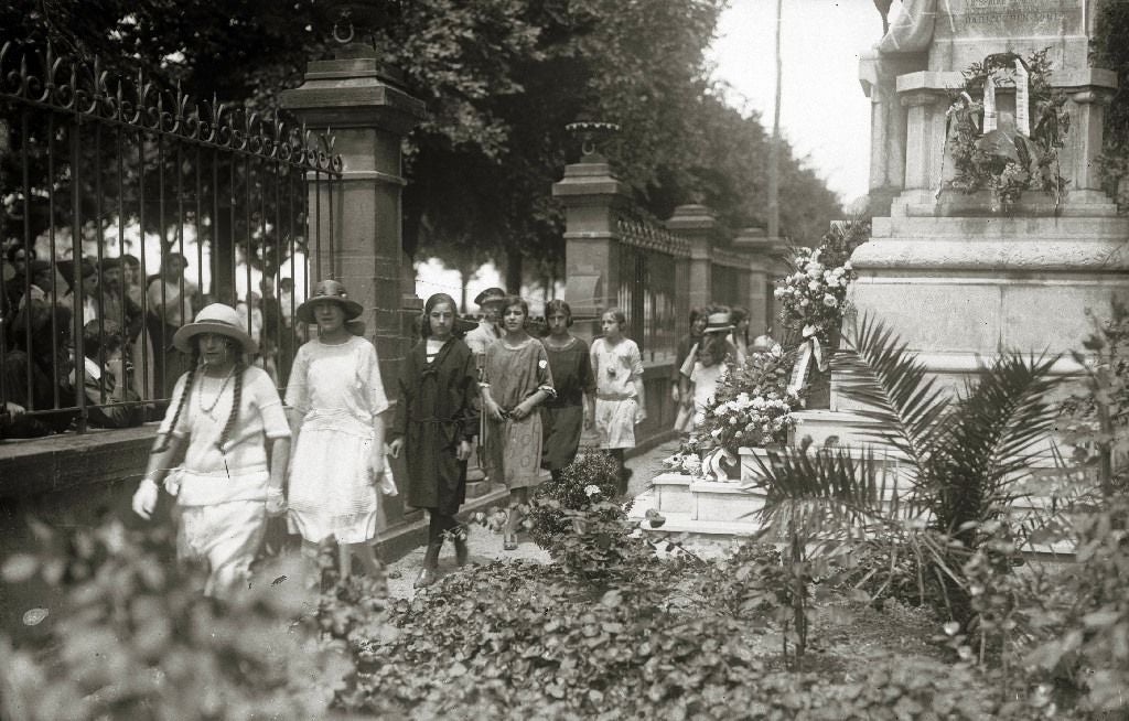 Monumento a los caídos en las dos guerras mundiales.