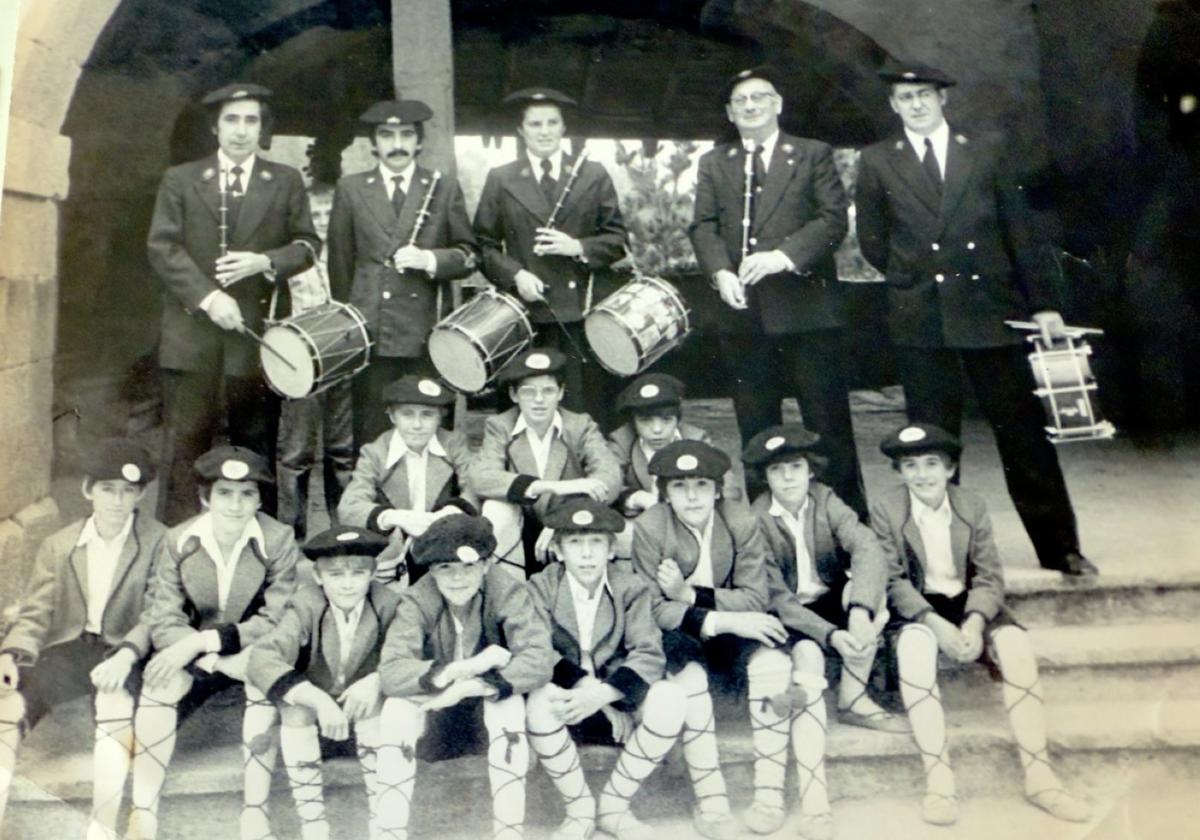 José Luis Pérez Sarasketa era un virtuoso del txistu y promovió la agrupación de danzas Amalur, al tiempo que fue organizador de grandes festejos.