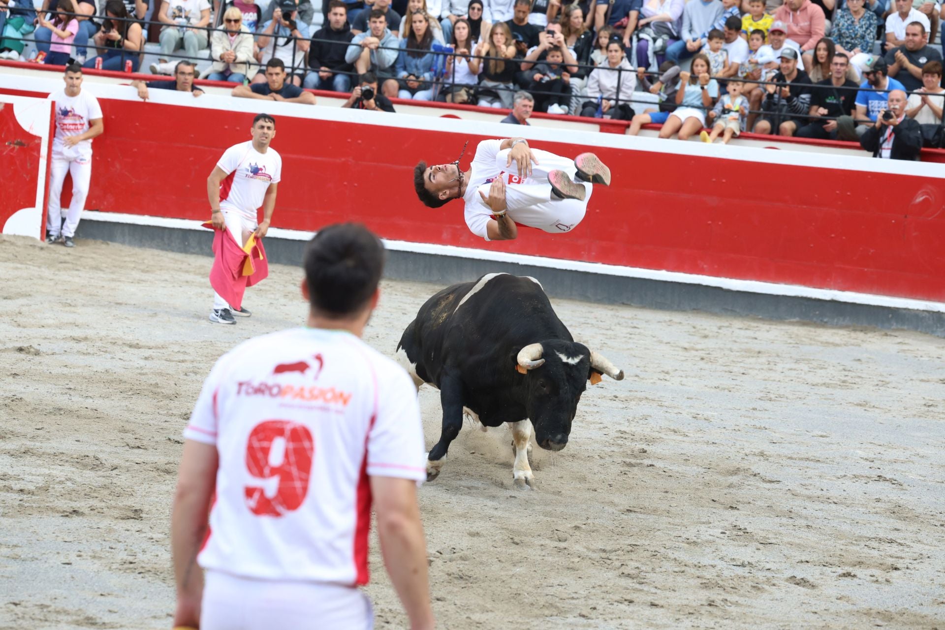Los recortadores vuelven a triunfar en la plaza de Azpeitia