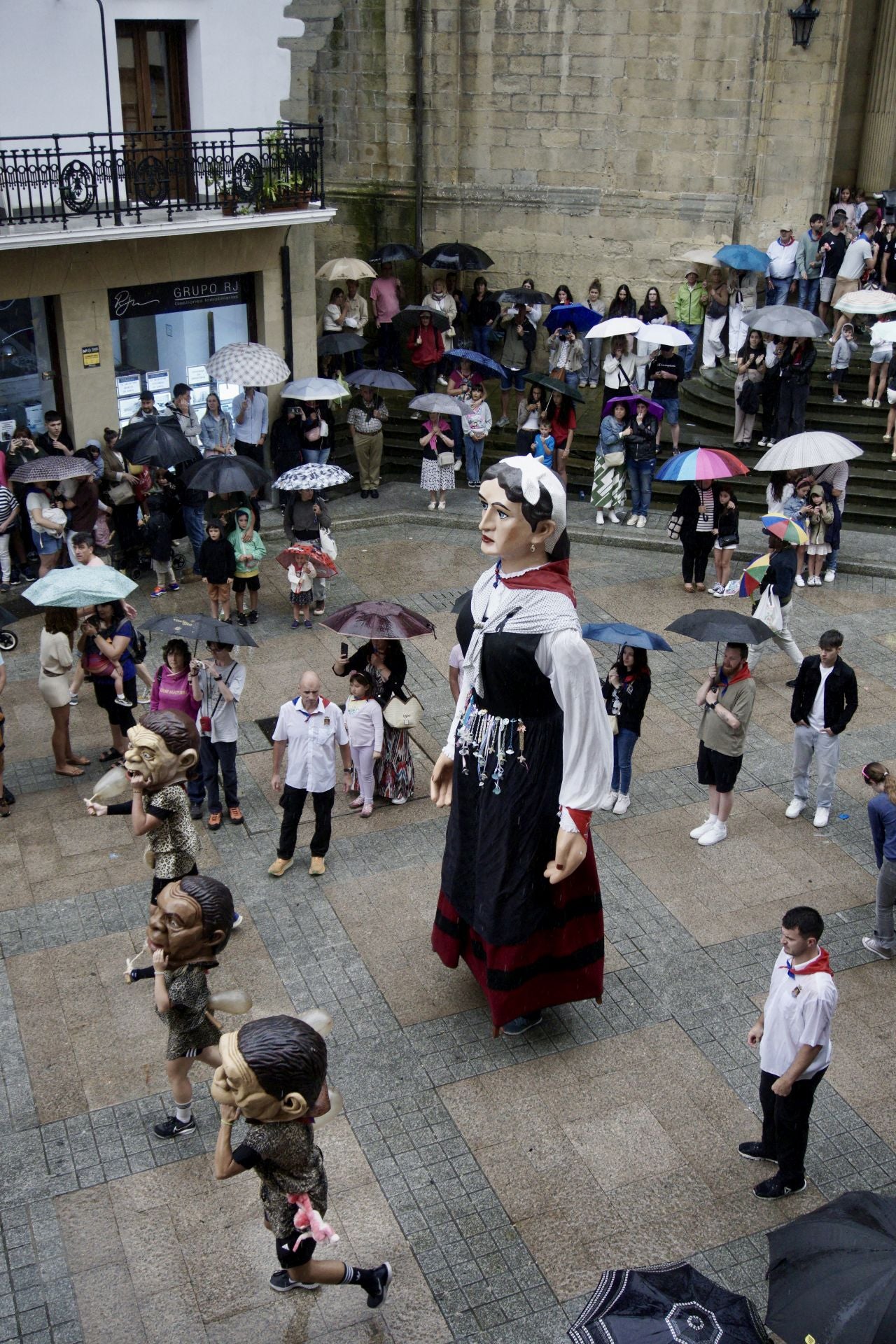 Los gigantes y cabezudos se despiden de las Madalenas
