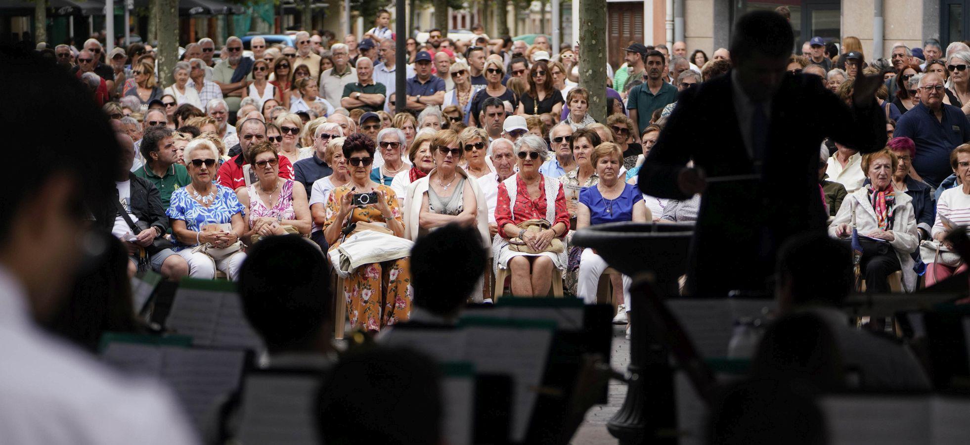 Así resonaron las polkas de Santiago en Irun