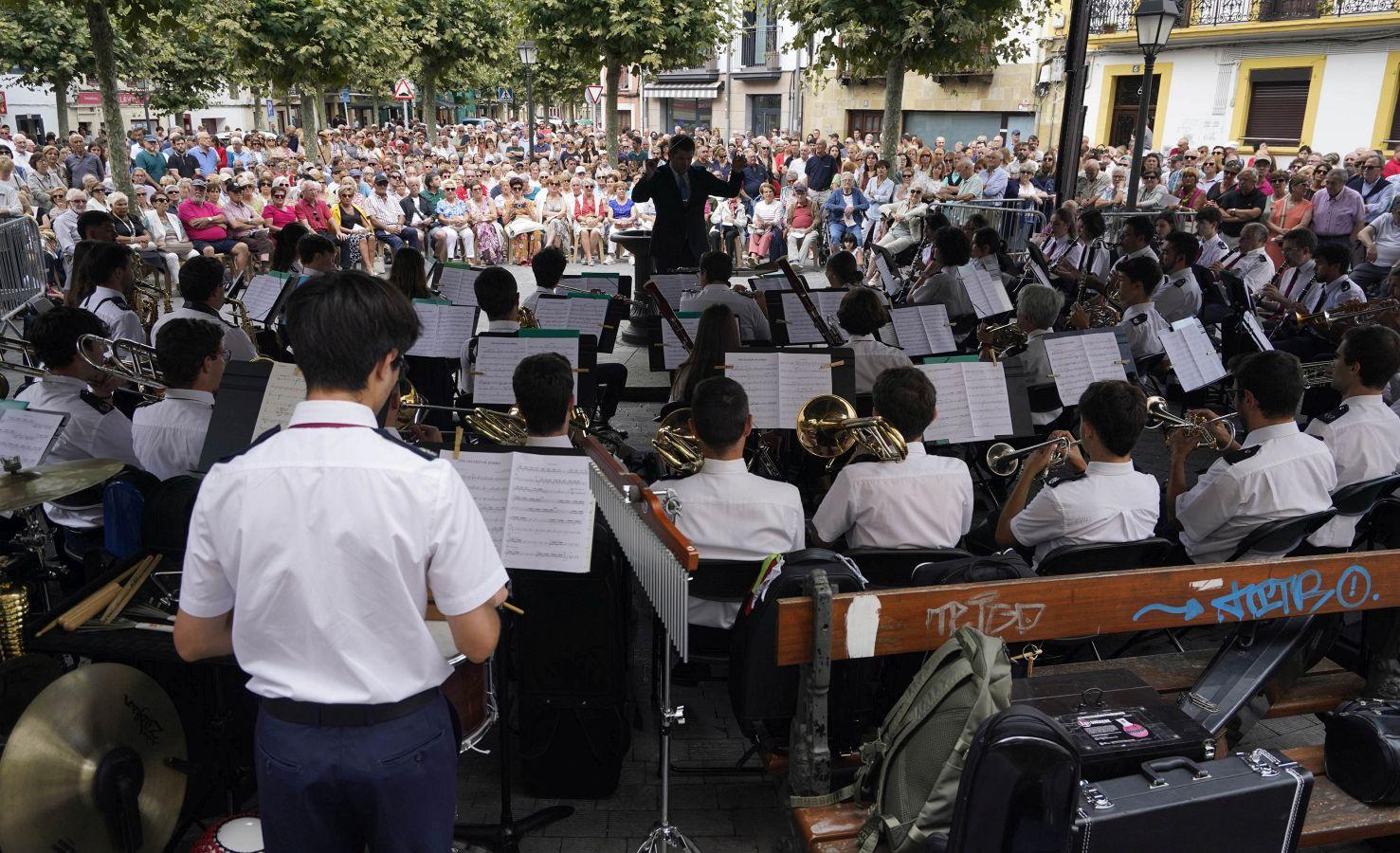 Así resonaron las polkas de Santiago en Irun