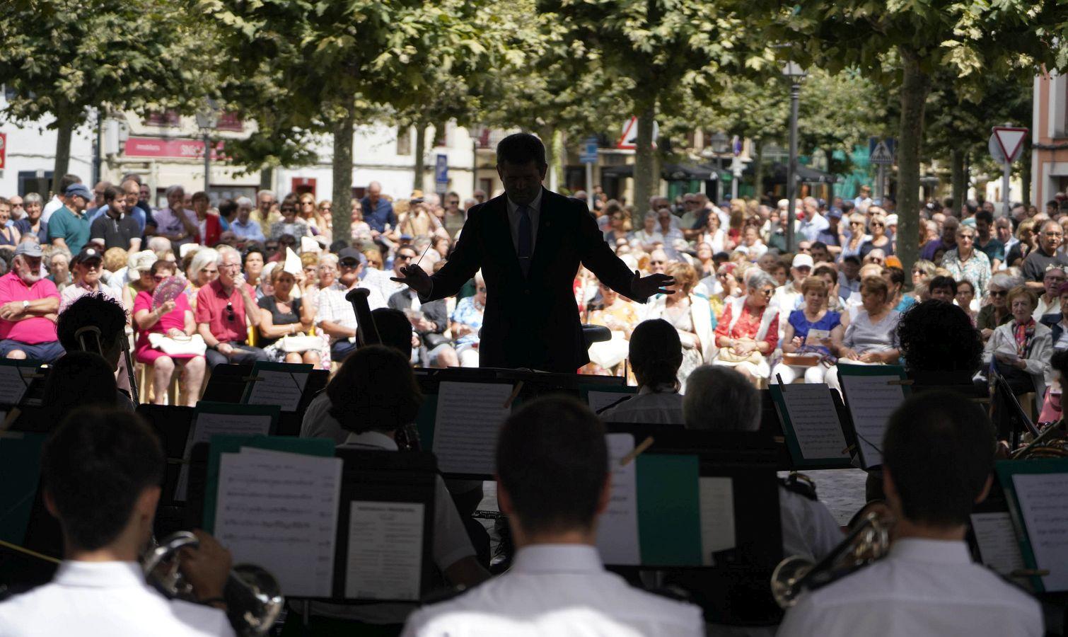 Así resonaron las polkas de Santiago en Irun