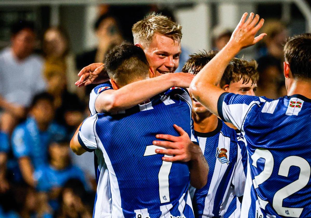 Orri Óskarsson celebra el primer tanto logrado en Yokohama.