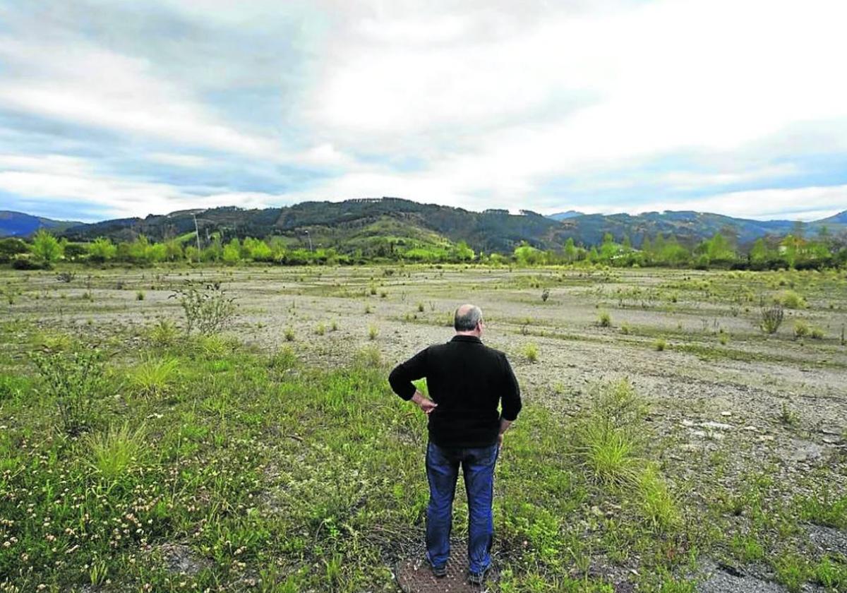 Terrenos de Bergara en los que estaba proyectada la planta de tratamiento de residuos papeleros para la producción de cemento y cal.