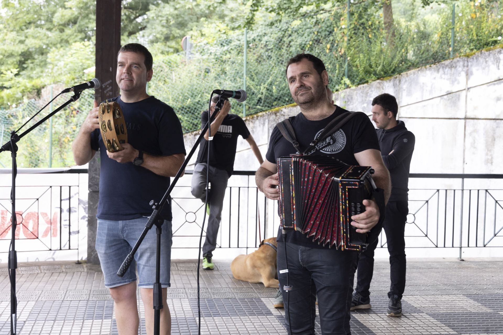 Ambiente festivo en Astigarraga por el día de Santa Ana