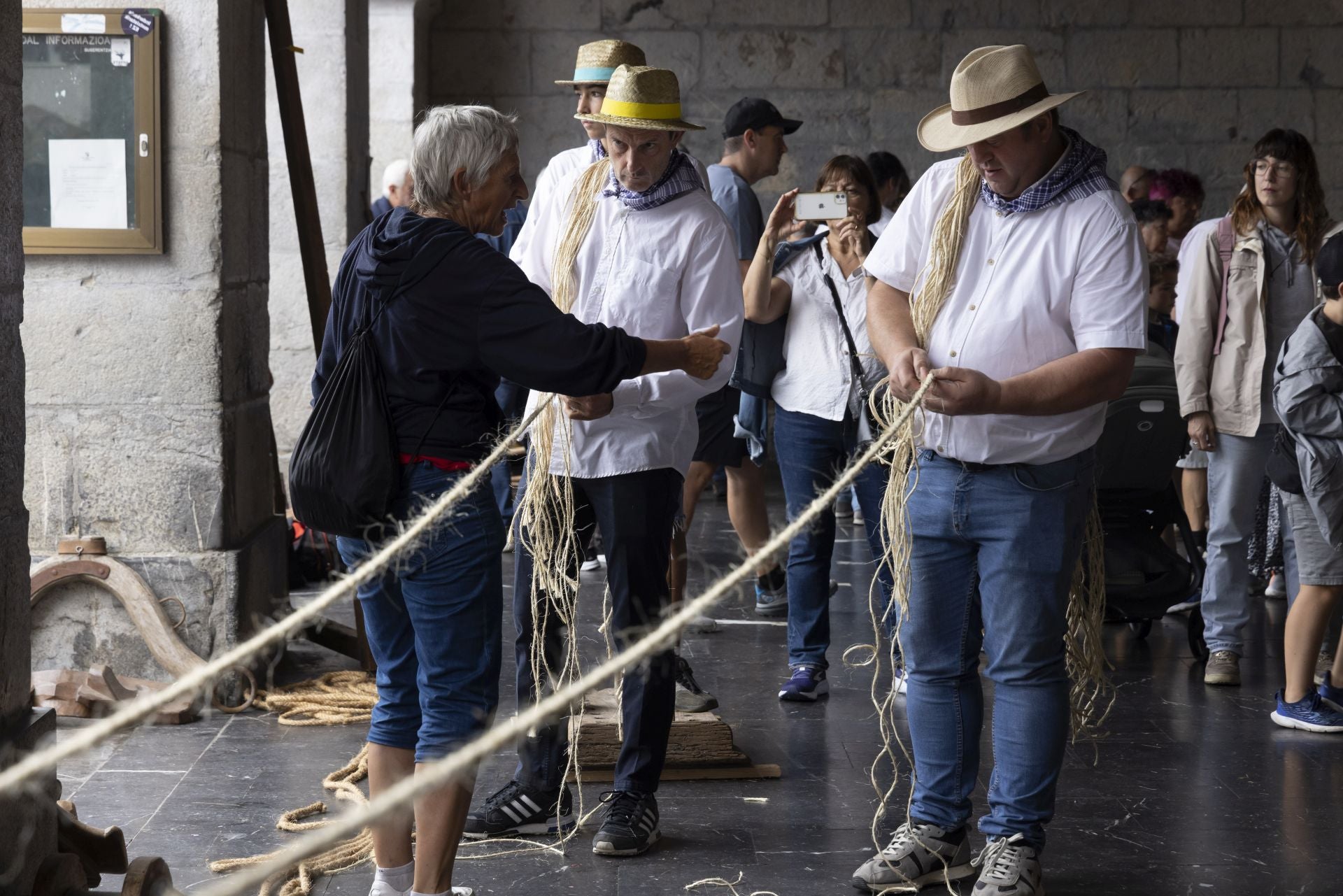 Ambiente festivo en Astigarraga por el día de Santa Ana