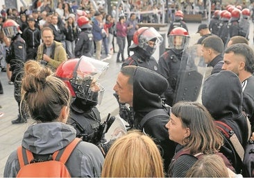 Política y menos respeto a la autoridad, peligroso cóctel del verano vasco
