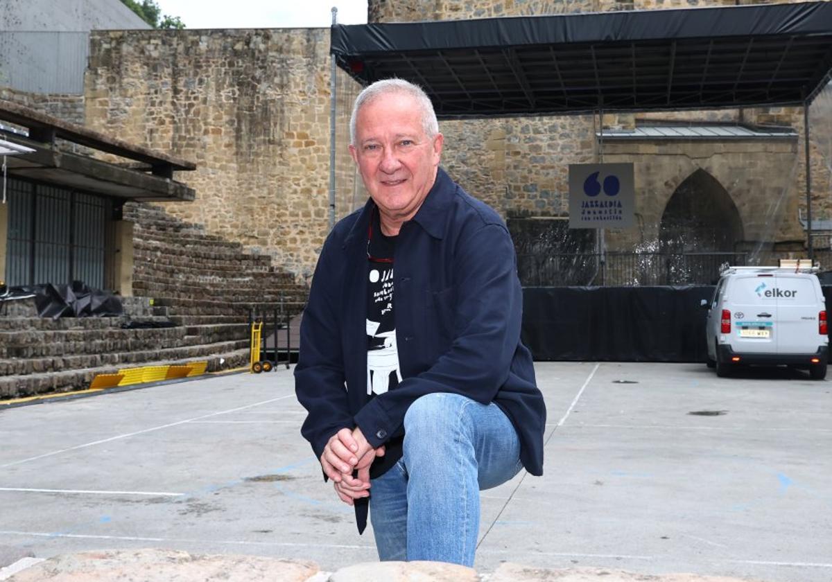 Miguel Martín, ayer en la Plaza de la Trinidad tras la rueda de prensa de balance de la 60ª edición del Jazzaldia, la última que dirige.