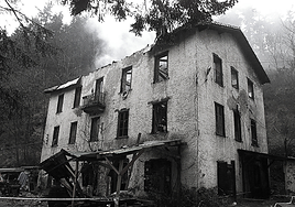 Incendio en un caserío en Oiartzun, no relacionado con la información.