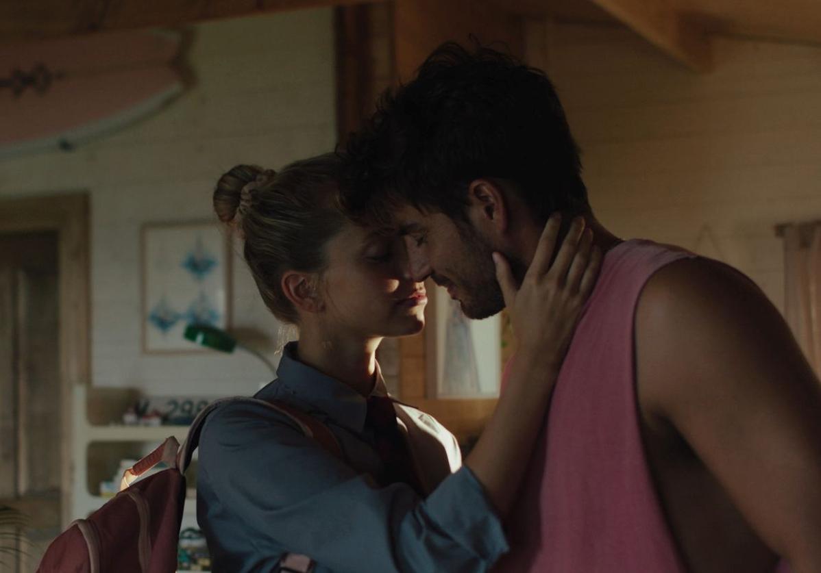 Margarida Corceiro y Maxi Iglesias en un fotograma de la película.