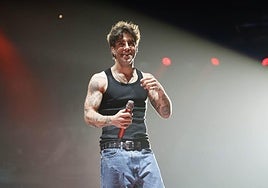 El cantante Álvaro de Luna en uno de los directos de Los40.