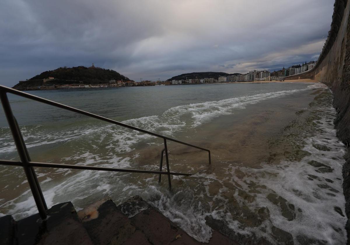 La bahía de La Concha tiene un ascenso en la temperatura superficial del mar de 0,28 grados por década, medición realizada junto al Aquarium.