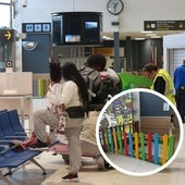 Una foto de una madre con su hija en el Aeropuerto de Hondarribia y la imagen del espacio de juegos enviada por la lectora.