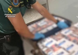 Intervenidas 3.800 cajetillas de tabaco ilegal en Loiu a dos pasajeras procedentes de Armenia