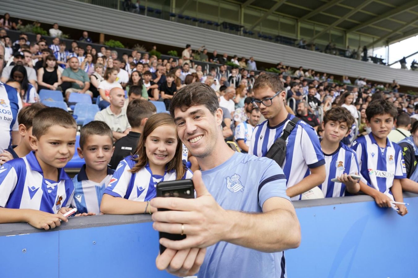La afición de la Real Sociedad, volcada con el equipo