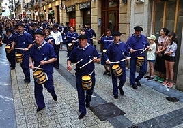 Tamborrada de Amaikak Bat este jueves por la Parte Vieja de Donostia