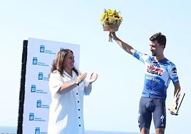 Alaphilippe, en el podio del Kursaal en la pasada edición tras ser segundo.