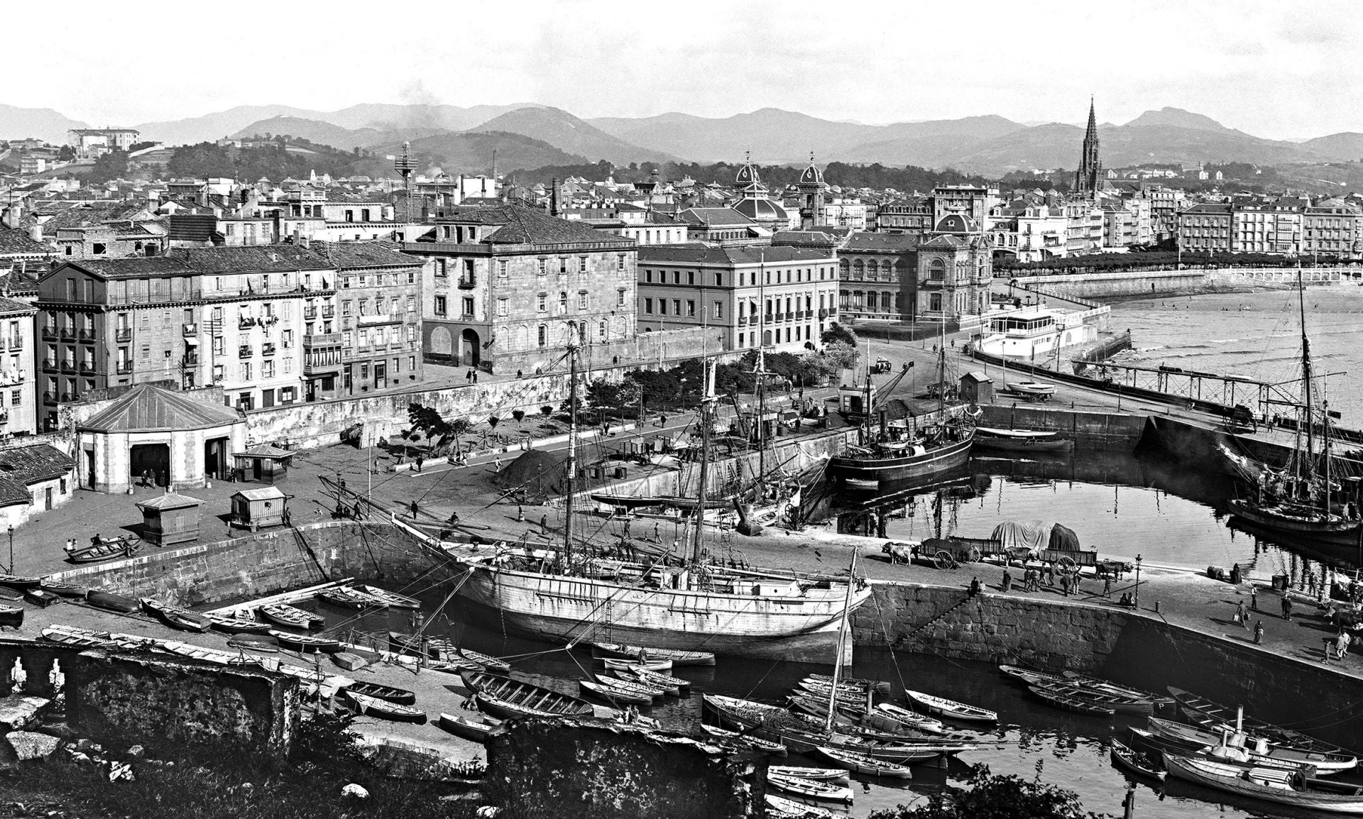 Imagen principal - Así era la Jarana, el barrio donostiarra que cumple 175 años