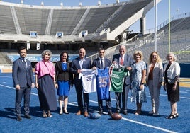 Delegación del Gobierno Vasco, con el lehendakari a la cabeza, en su visita al festival Jaialdi de 2025.