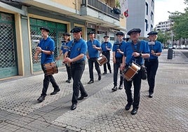 El cross popular, el pasacalles y otros actos por la mañana animaron el barrio de Etxeberrieta.