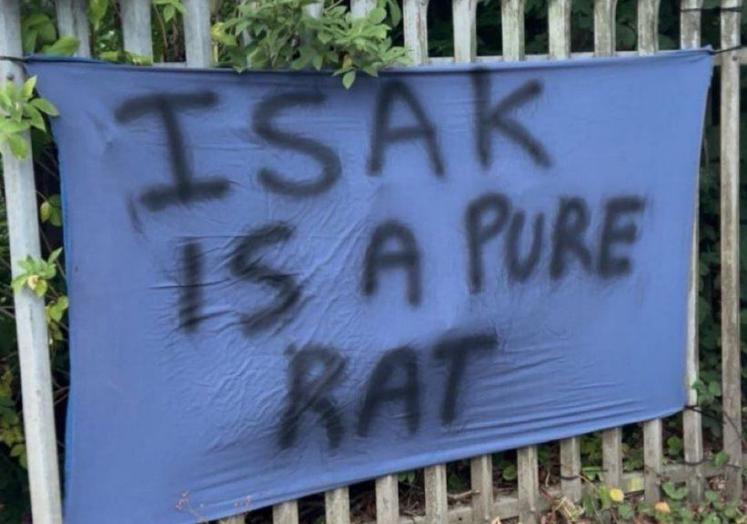 Pancarta que se ha podido ver a las afueras del estadio del Newcastle esta semana.