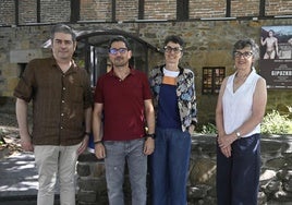 Presentación. Mikel Alberdi, Jon Enrique, Mari Jose Telleria y Lourdes Azpiazu durante la presentación.