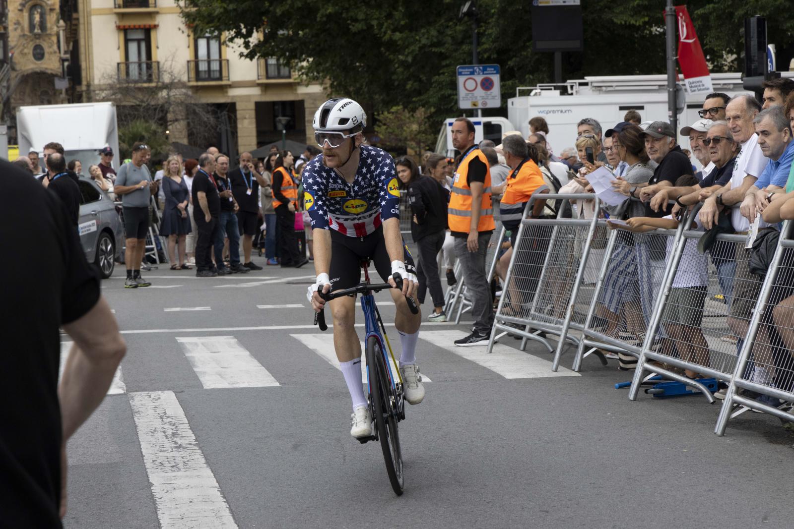 La salida de la Clásica San Sebastián 2025, en imágenes