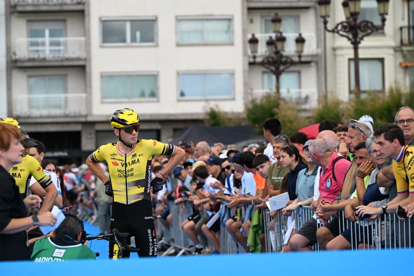 La salida de la Clásica San Sebastián 2025, en imágenes