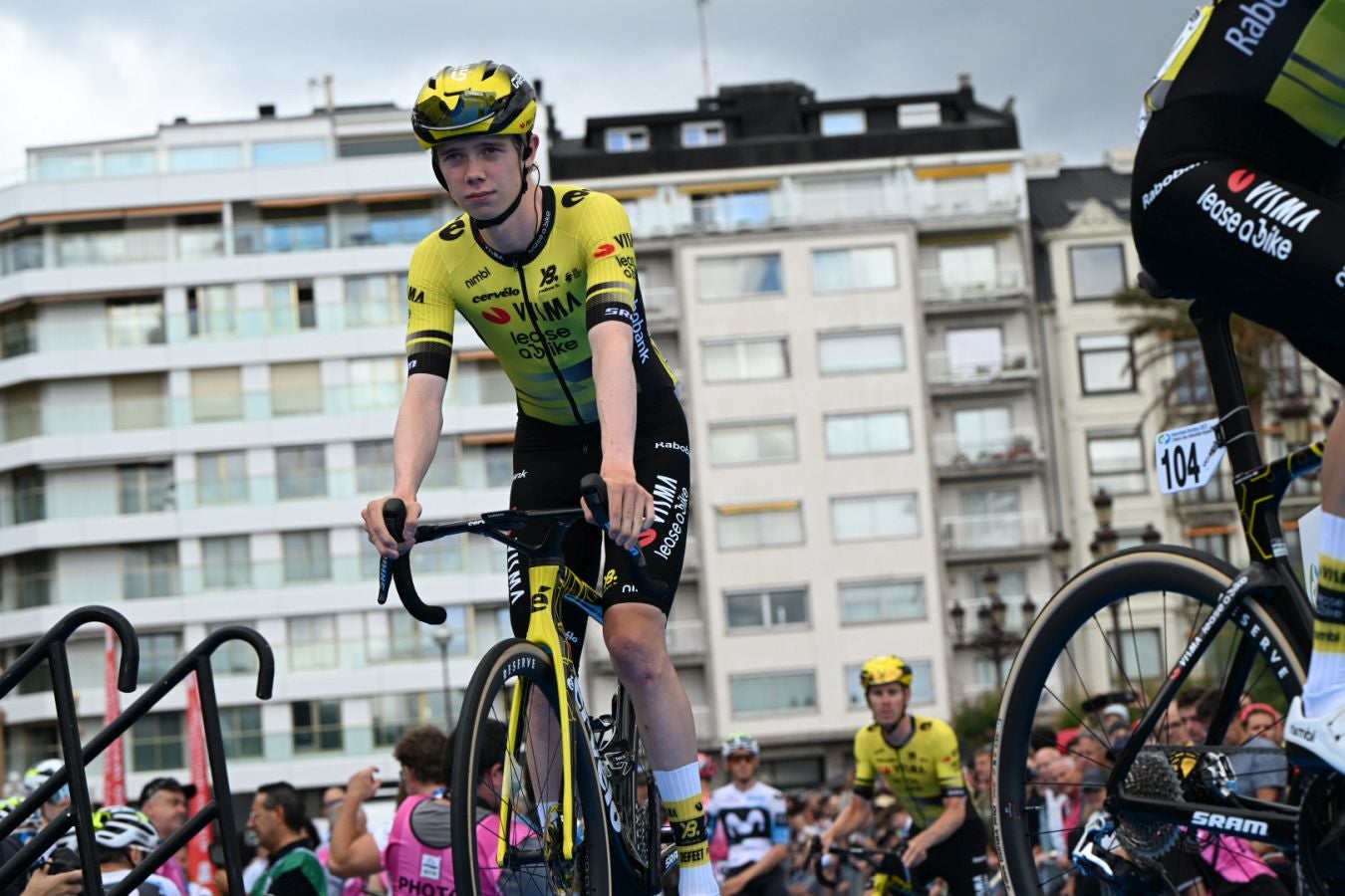 La salida de la Clásica San Sebastián 2025, en imágenes