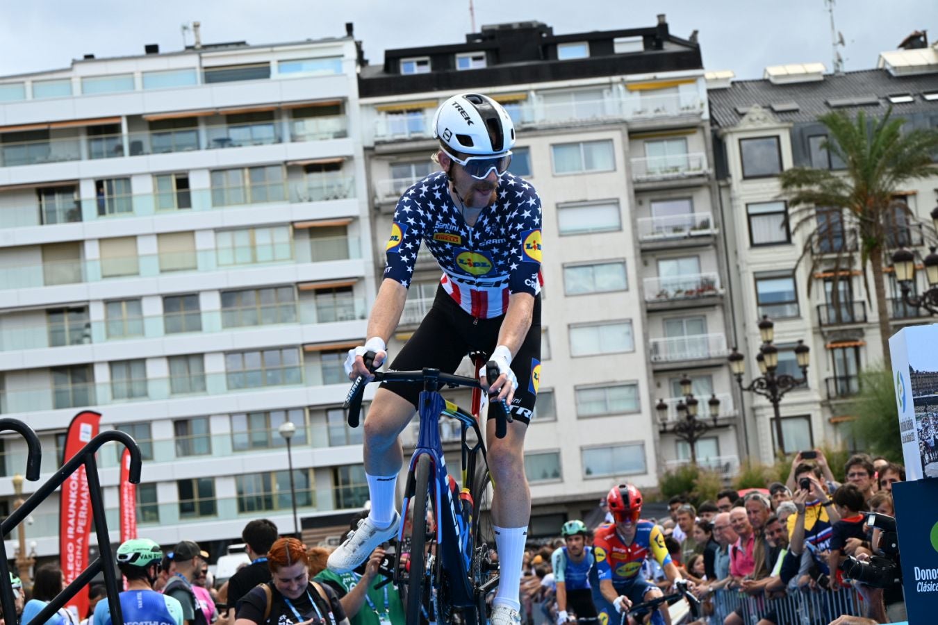 La salida de la Clásica San Sebastián 2025, en imágenes