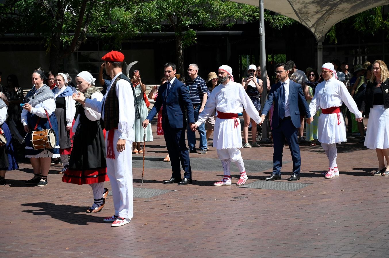 Carmelo Larrauri recibe el premio &#039;Lagun Onari&#039;