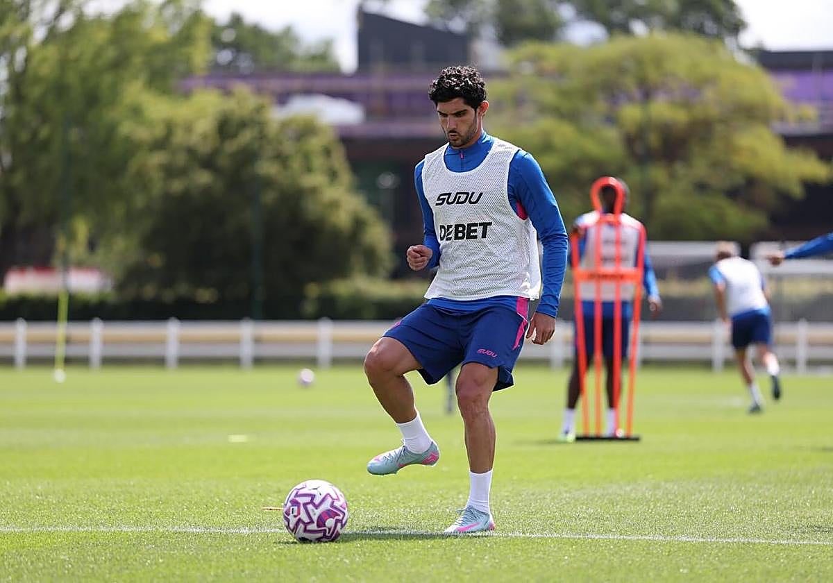 Gonçalo Guedes aparece en uno de los entrenamientos con el Wolverhampton de estos días.