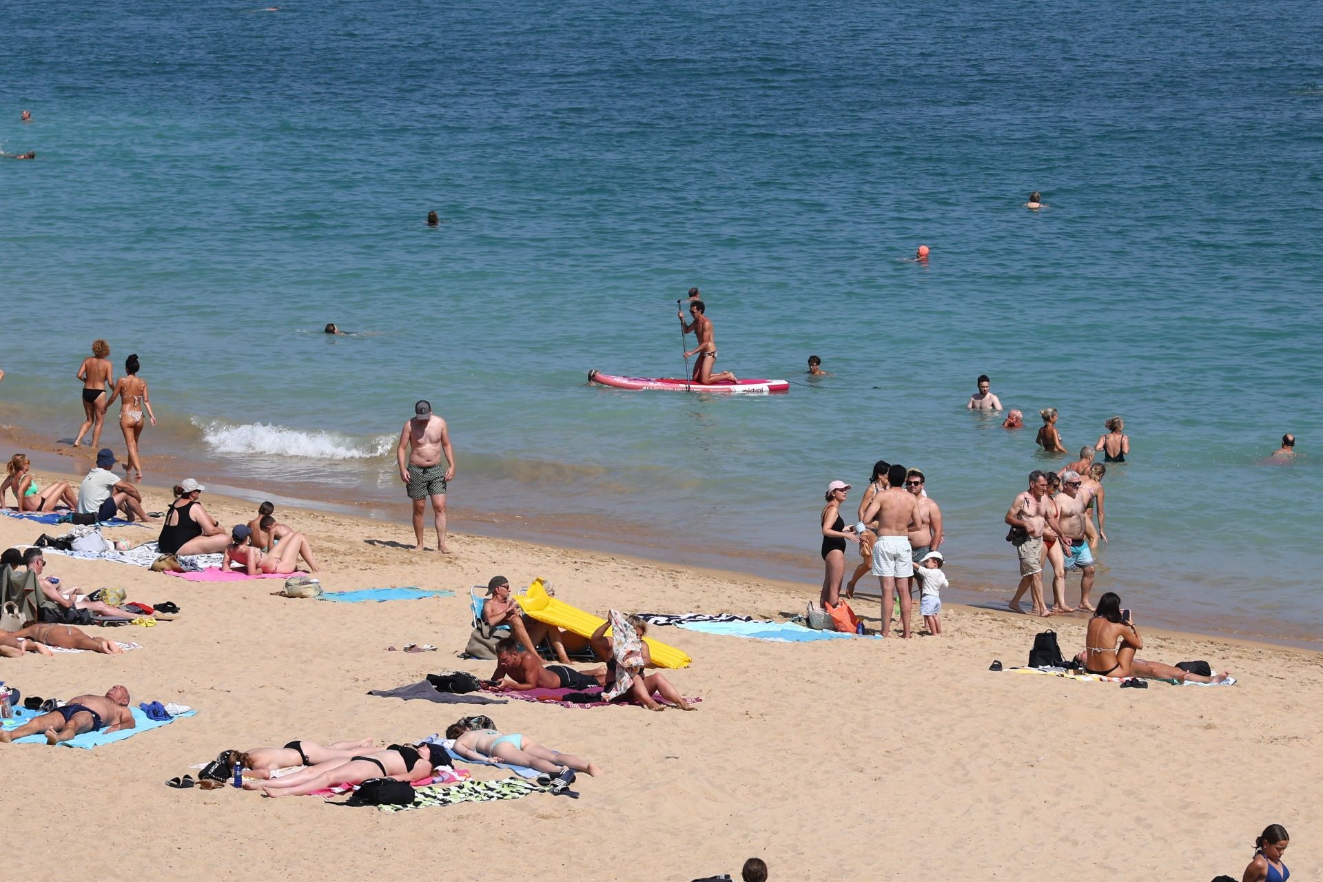 Agosto arranca veraniego