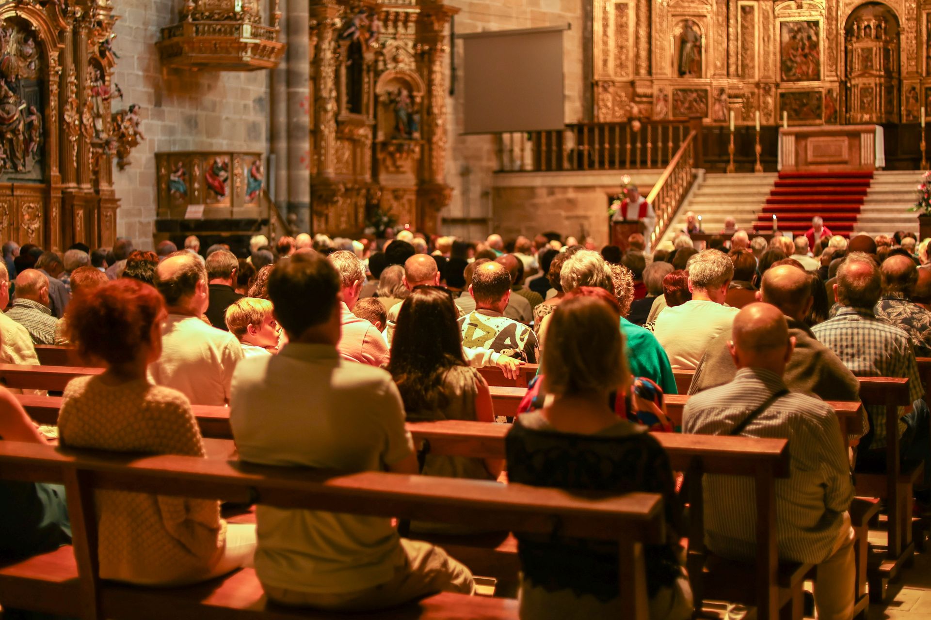 Danzas, cantos y atracciones acuáticas en el día de San Esteban